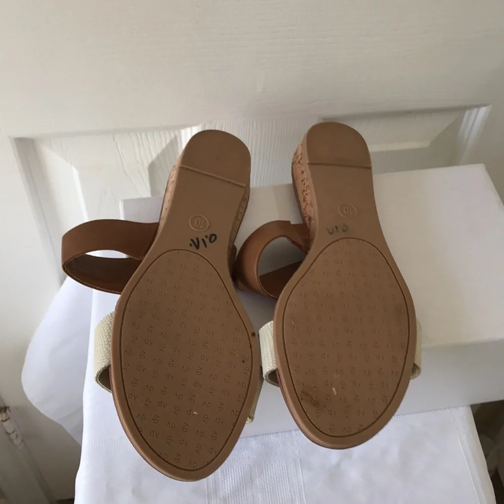 DV by Dolce Vita Two-Tone Tan and Cream Wedge Slide Sandals